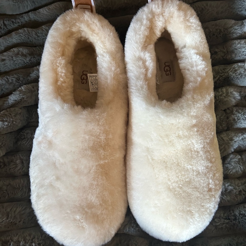 EUC - UGG Women's Plush Tan Slippers - no box